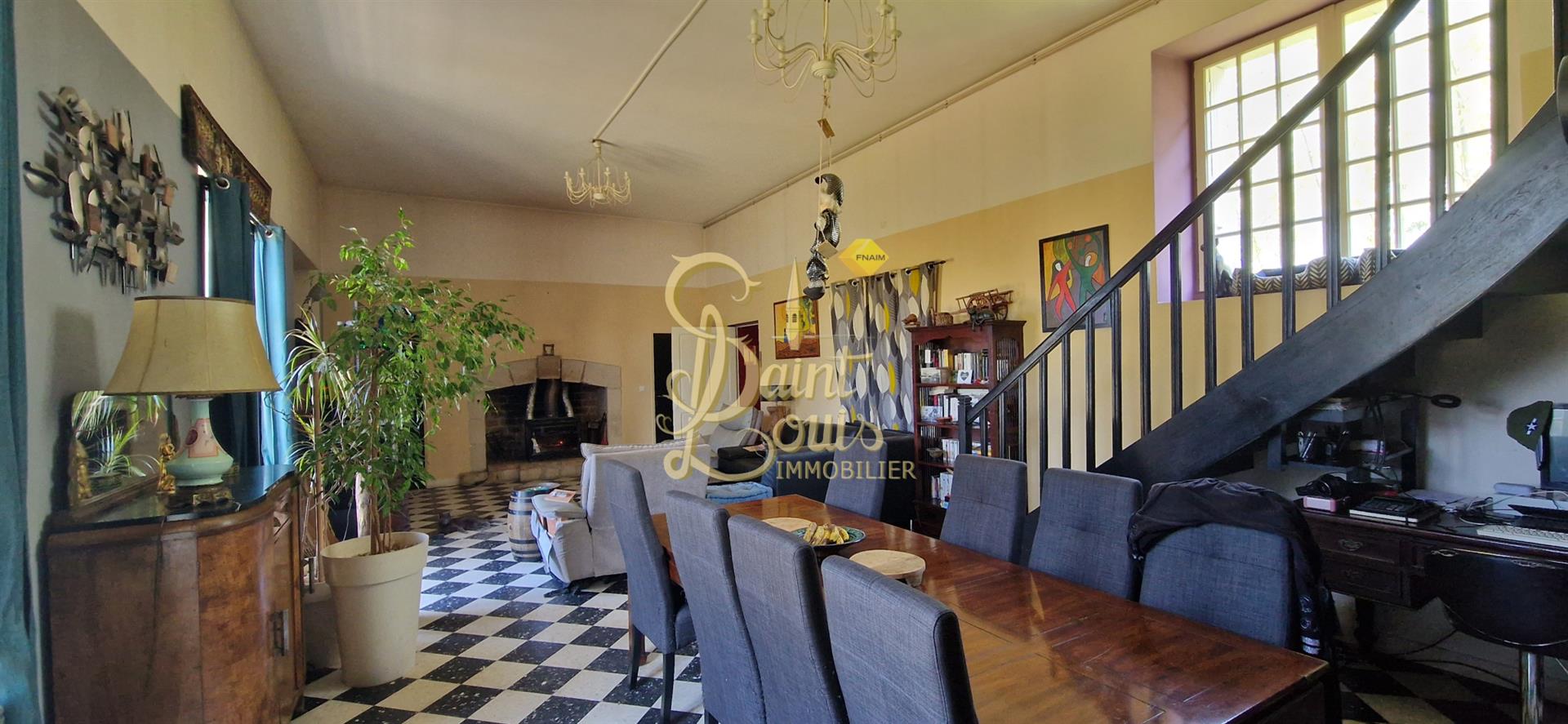 Ancien Couvent Offrant168 M2 Habit Sejour 53 M2 Et 4 Chambres