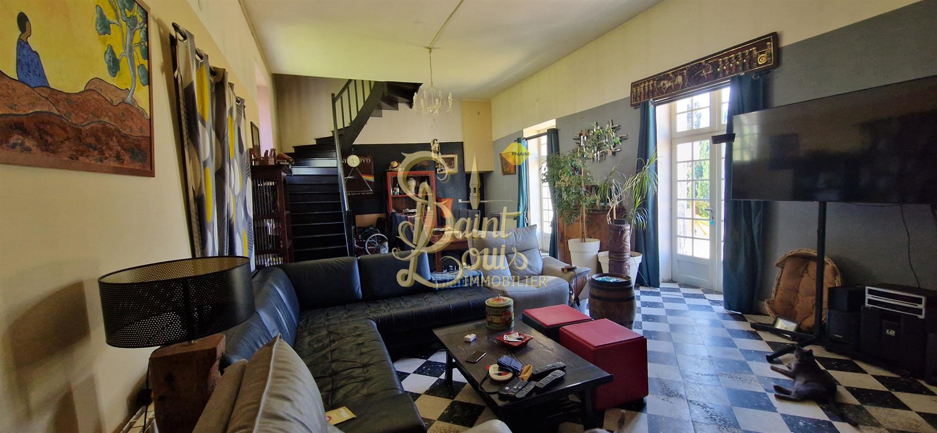 Ancien Couvent Offrant168 M2 Habit Sejour 53 M2 Et 4 Chambres