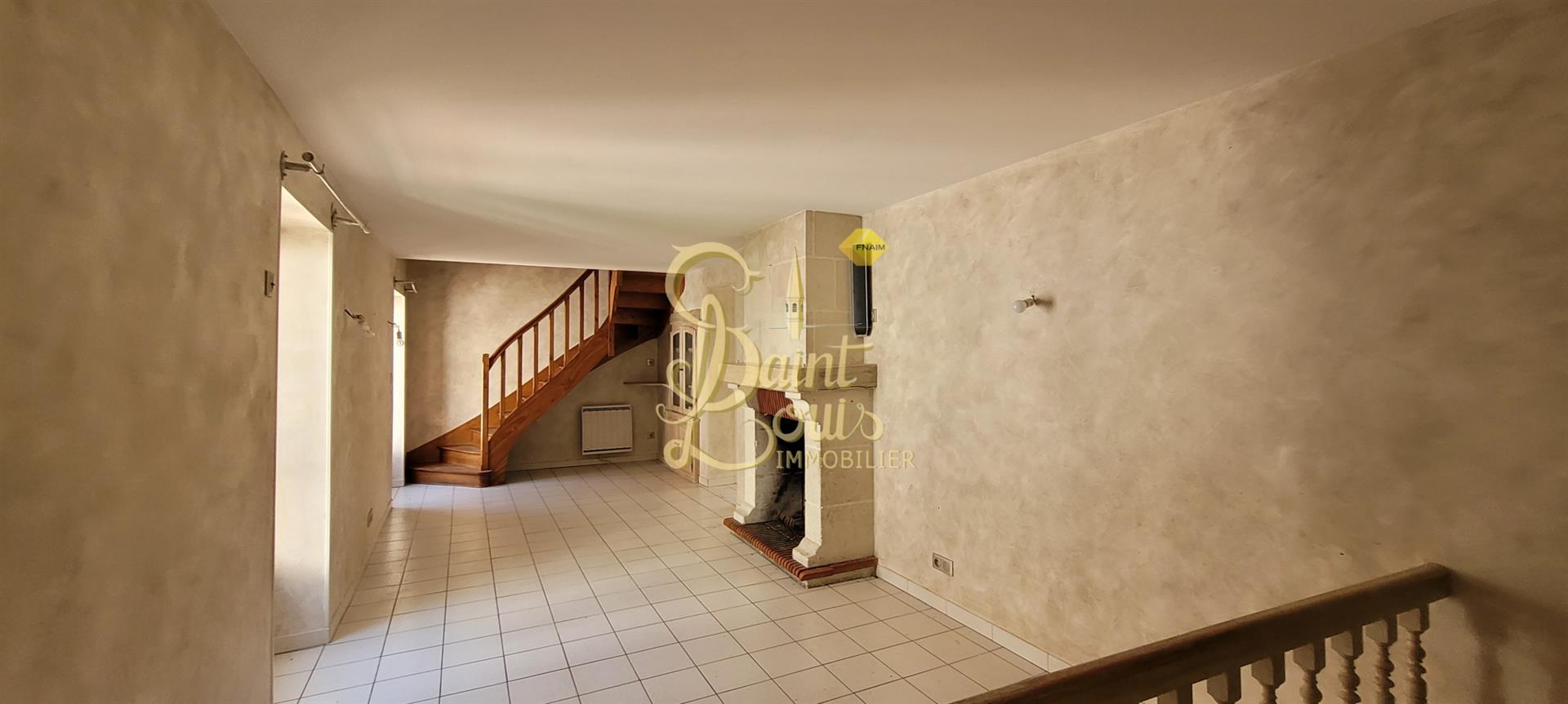 Appartement De 96 M2 En Duplex Avec Espace De Rangement En Rdc Poss 2 Logements