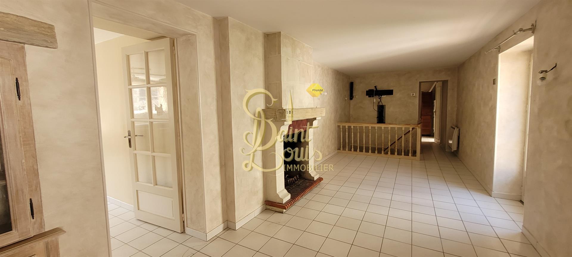 Appartement De 96 M2 En Duplex Avec Espace De Rangement En Rdc Poss 2 Logements