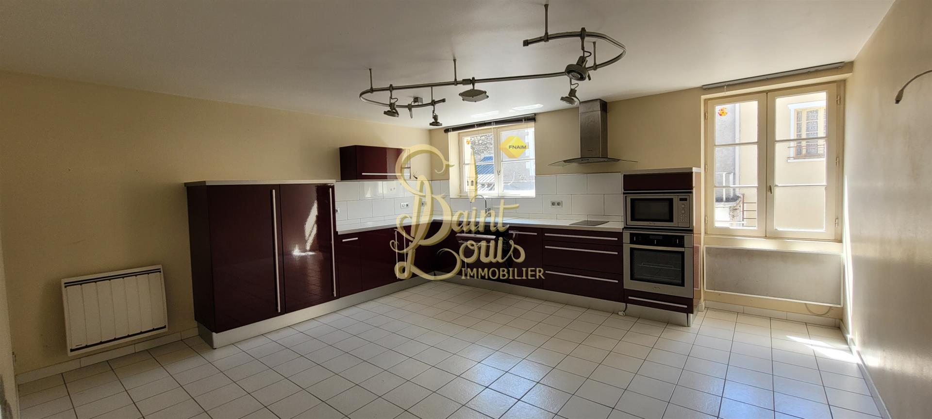 Appartement De 96 M2 En Duplex Avec Espace De Rangement En Rdc Poss 2 Logements