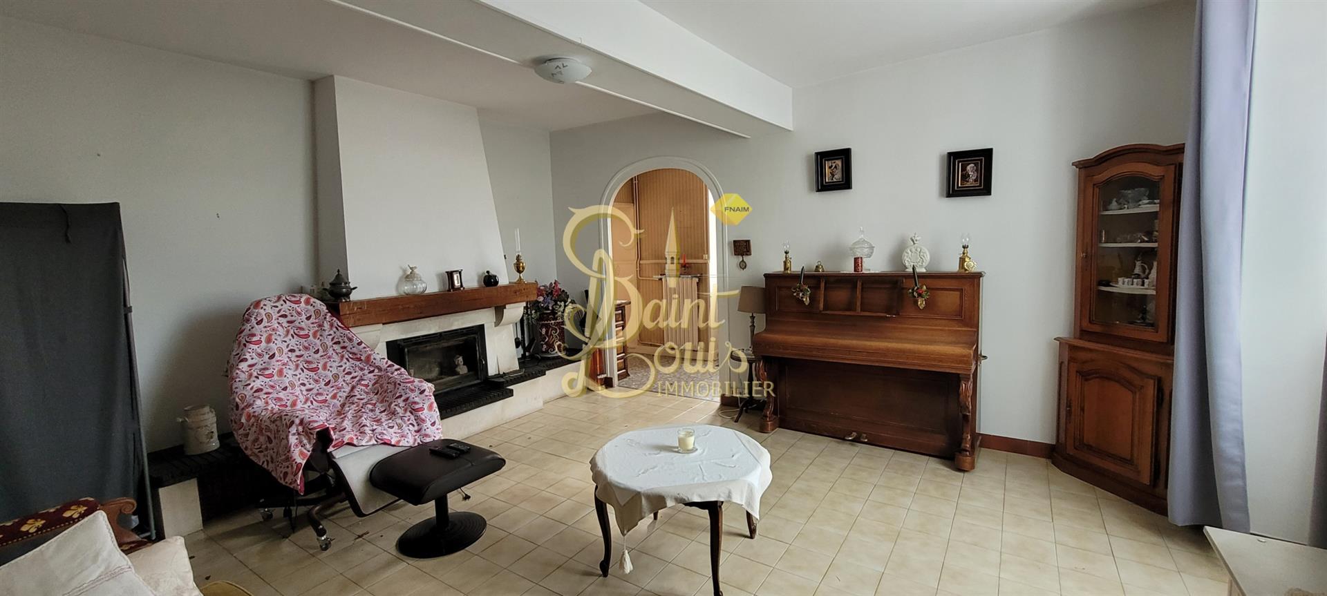 Maison Bourgeoise 3 Chambres Piece De Reception Dependances