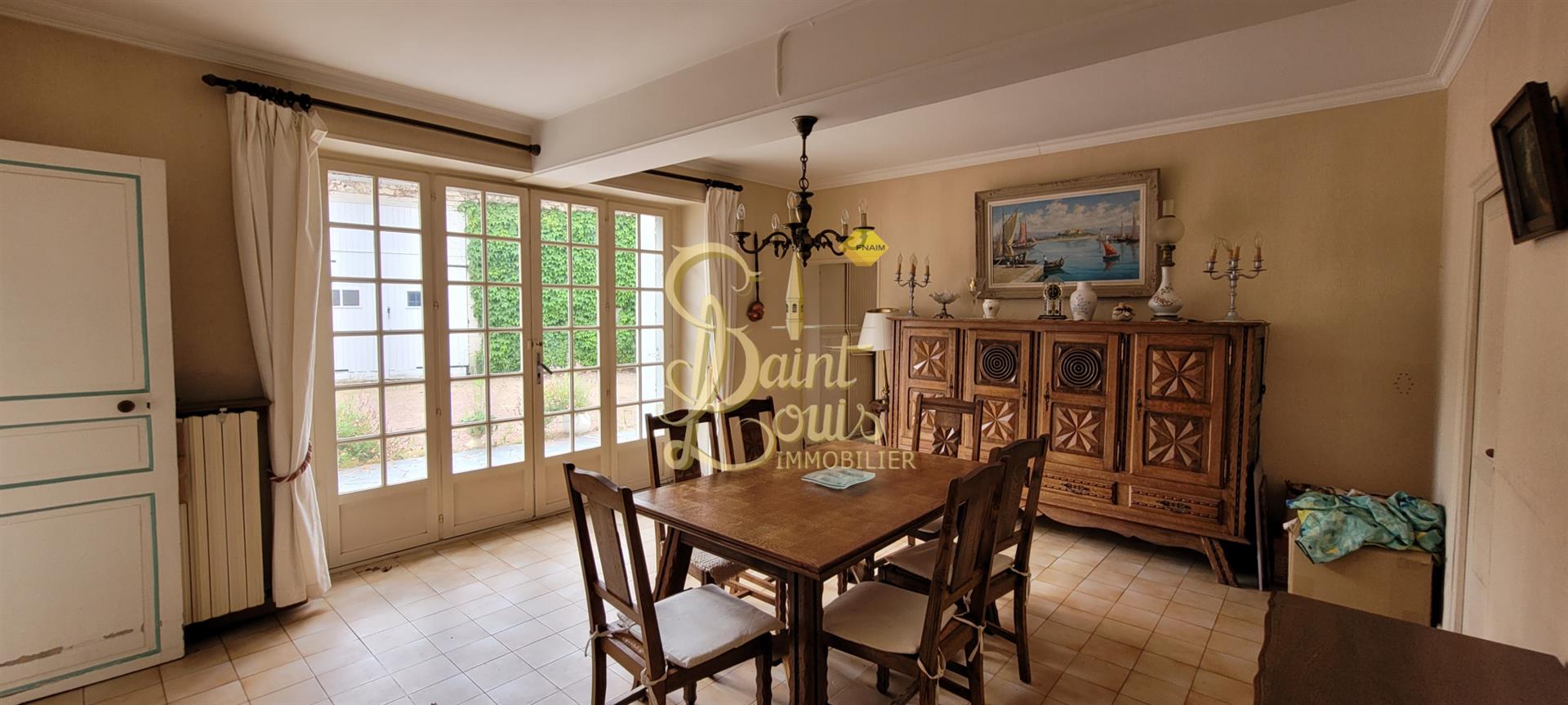 Maison Bourgeoise 3 Chambres Piece De Reception Dependances