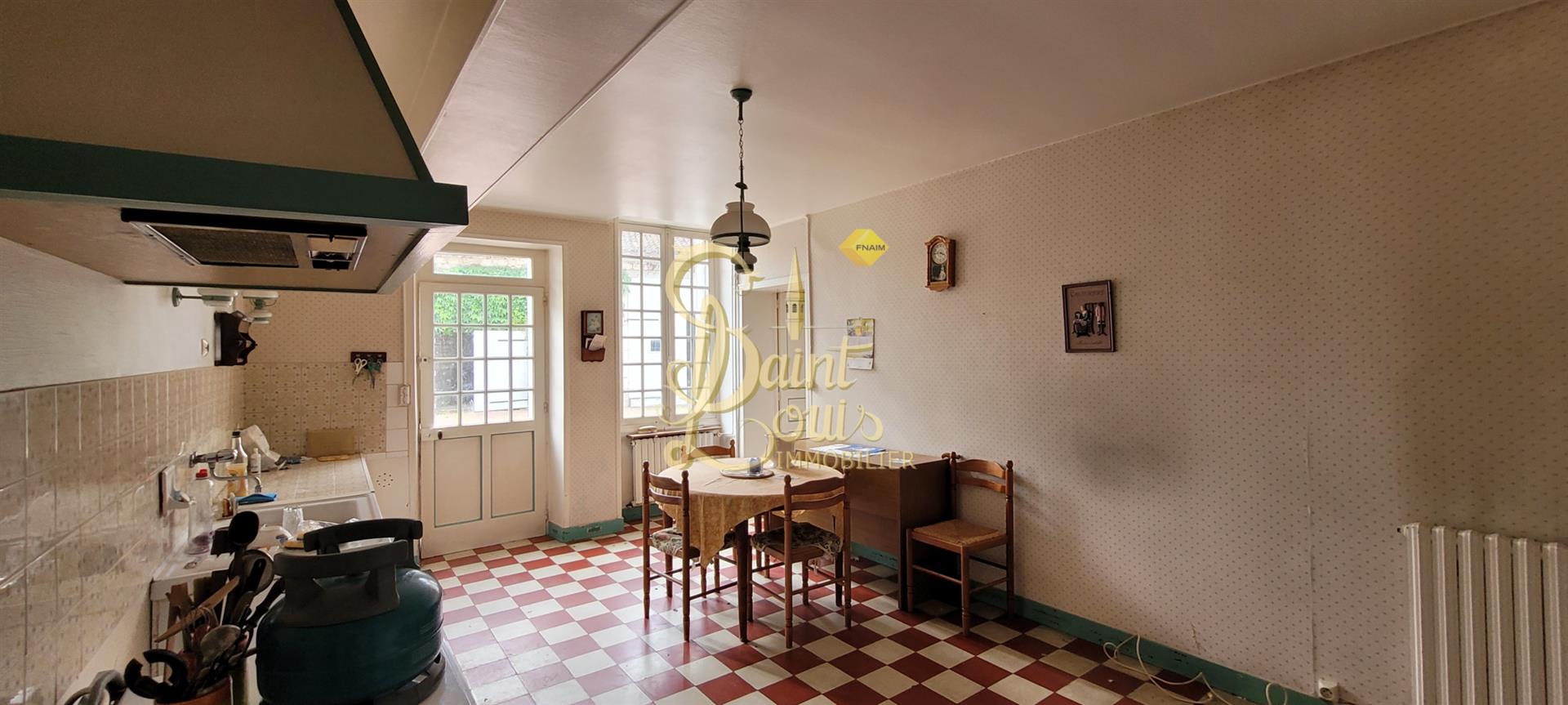 Maison Bourgeoise 3 Chambres Piece De Reception Dependances