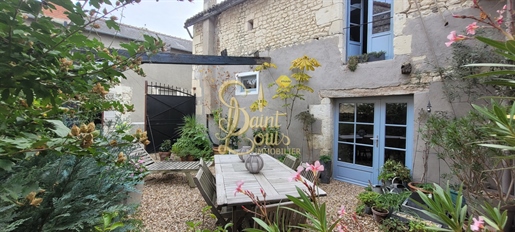 Charming and atypical village house - 3 bedrooms - courtyard