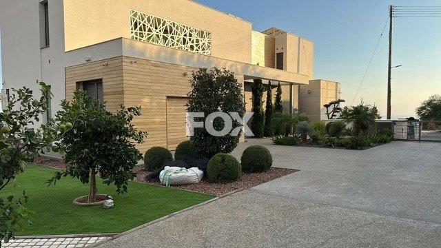 Outstanding villa with panoramic unobstructed seaview for sa