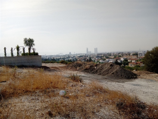 Grand terrain à Limassols Paniotis Zone verte avec dégagé