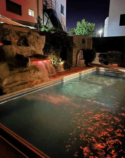 Exquisite 4-Bedroom Villa for sale: Swimming Pool & Gard