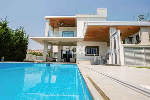 Villa de quatre chambres à vendre à Agios Tychonas, Limassol