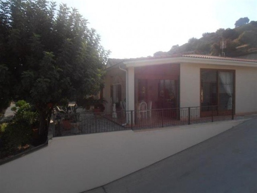 Maison de 3 chambres à vendre à Foinikaria, Limassol, Chypre