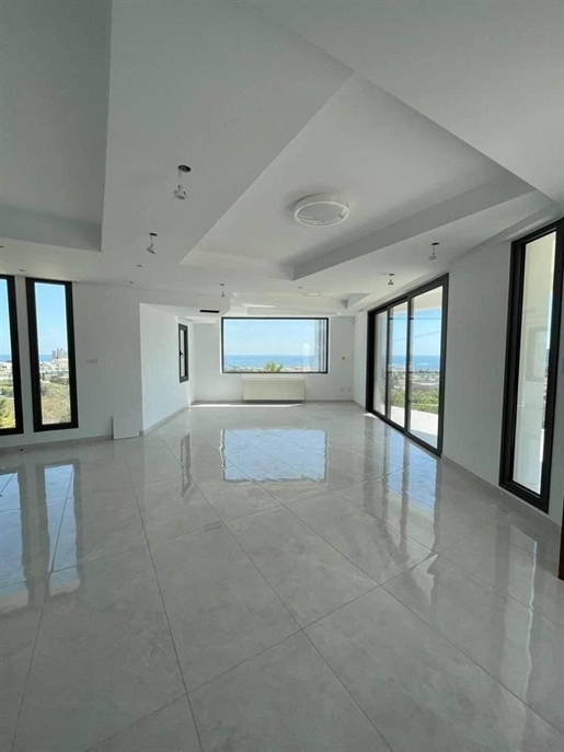 Incroyable villa de 4 chambres avec vue sur la mer à Kalogiroi, Limassol