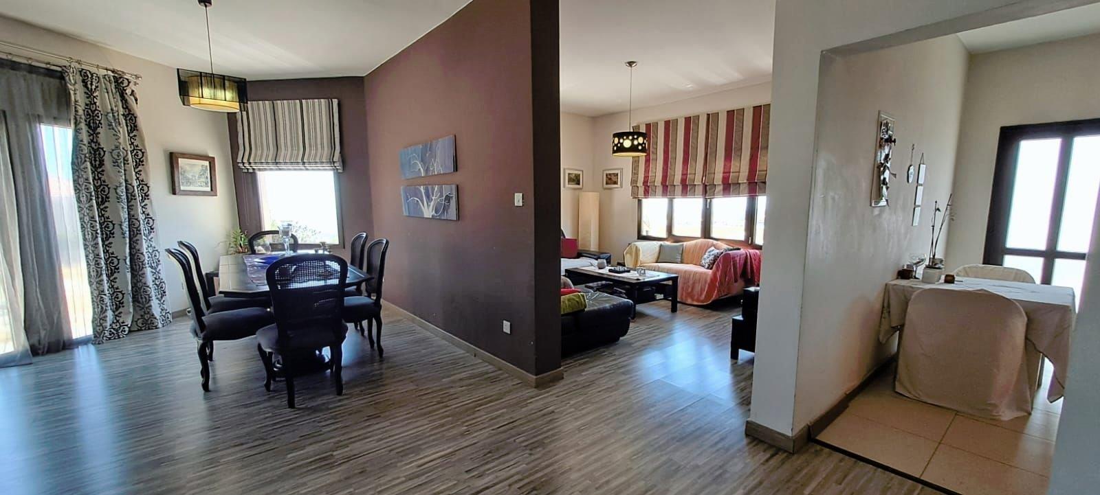 Four bedroom House with Sea View plus incomplete house for S