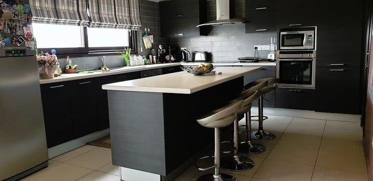 Four bedroom House with Sea View plus incomplete house for S