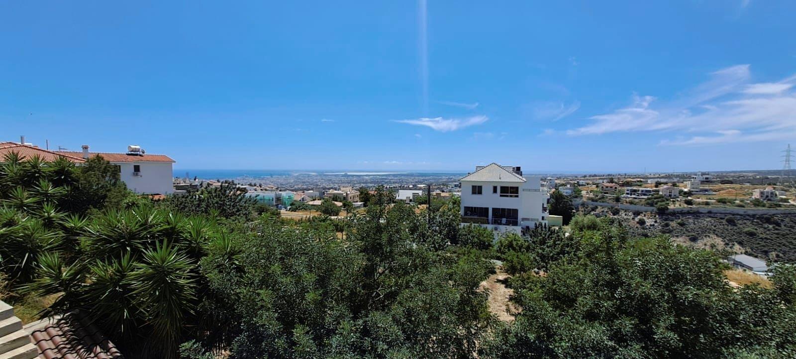 Four bedroom House with Sea View plus incomplete house for S