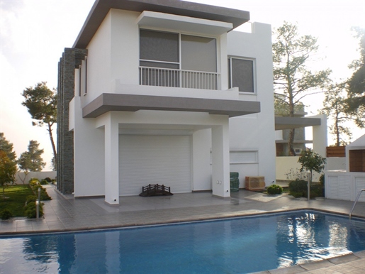Maison de trois chambres à vendre à Souni Zanakia Limassol Chypre