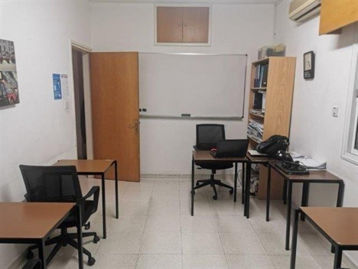 Bureau plus Appartement d’une chambre à Kato Polemidia , Limas