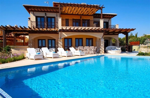 Maison de 5 chambres à vendre à Aphrodite Hills, Paphos, Chypre