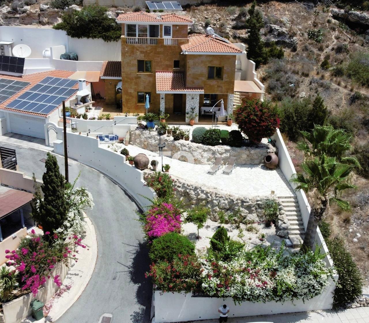 Four bedroom detached villa in Chloraka