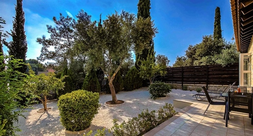 Villa supérieure de trois chambres à coucher à Aphrodite Hills, Paphos