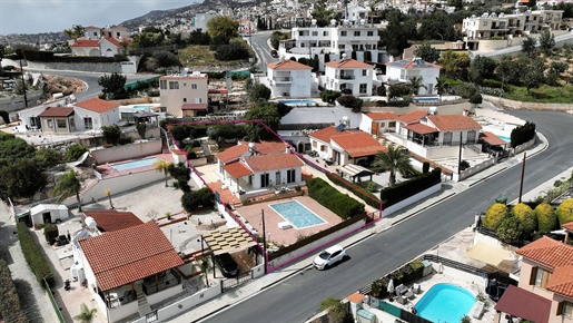 Superbe maison de trois chambres dans le quartier de Peyia, Paphos