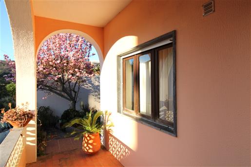 Single storey townhouse in Monchique, near all local ammenities.