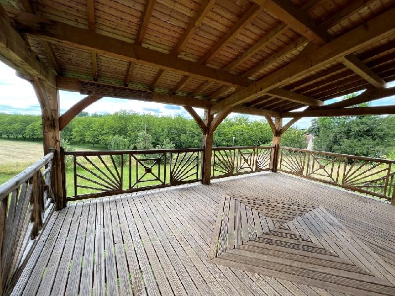 On 2563 m² of land, house of 175 m², 5 bedrooms, 2 bathrooms, 115 m² basement