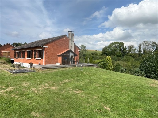 Belle maison en brique 2 chambres avec sous sol complet et superbe vue