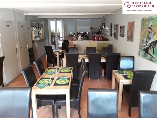 Discover this property composed of a restaurant (walls + business) and a house on 2 floors