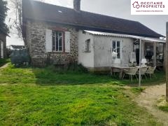 Goed gerenoveerde boerderij met schuren, gastenkamers, gîte op 3,3 ha grond in Corrèze
