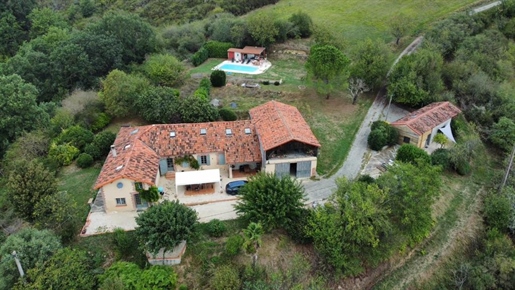 Very beautiful restored farmhouse 227m2 + gîte, barn, garage and swimming pool on 2ha of land. Very