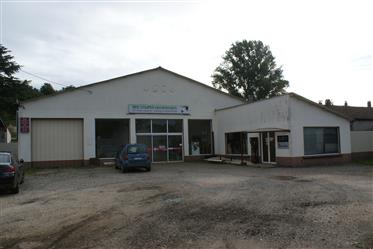 Commercial Space On 1698 M ² Of Land With Parking.