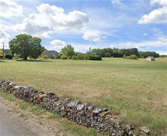 Gignac: Land of 3143 m² partly constructible.