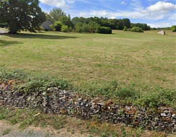 Gignac: Land of 3143 m² partly constructible.