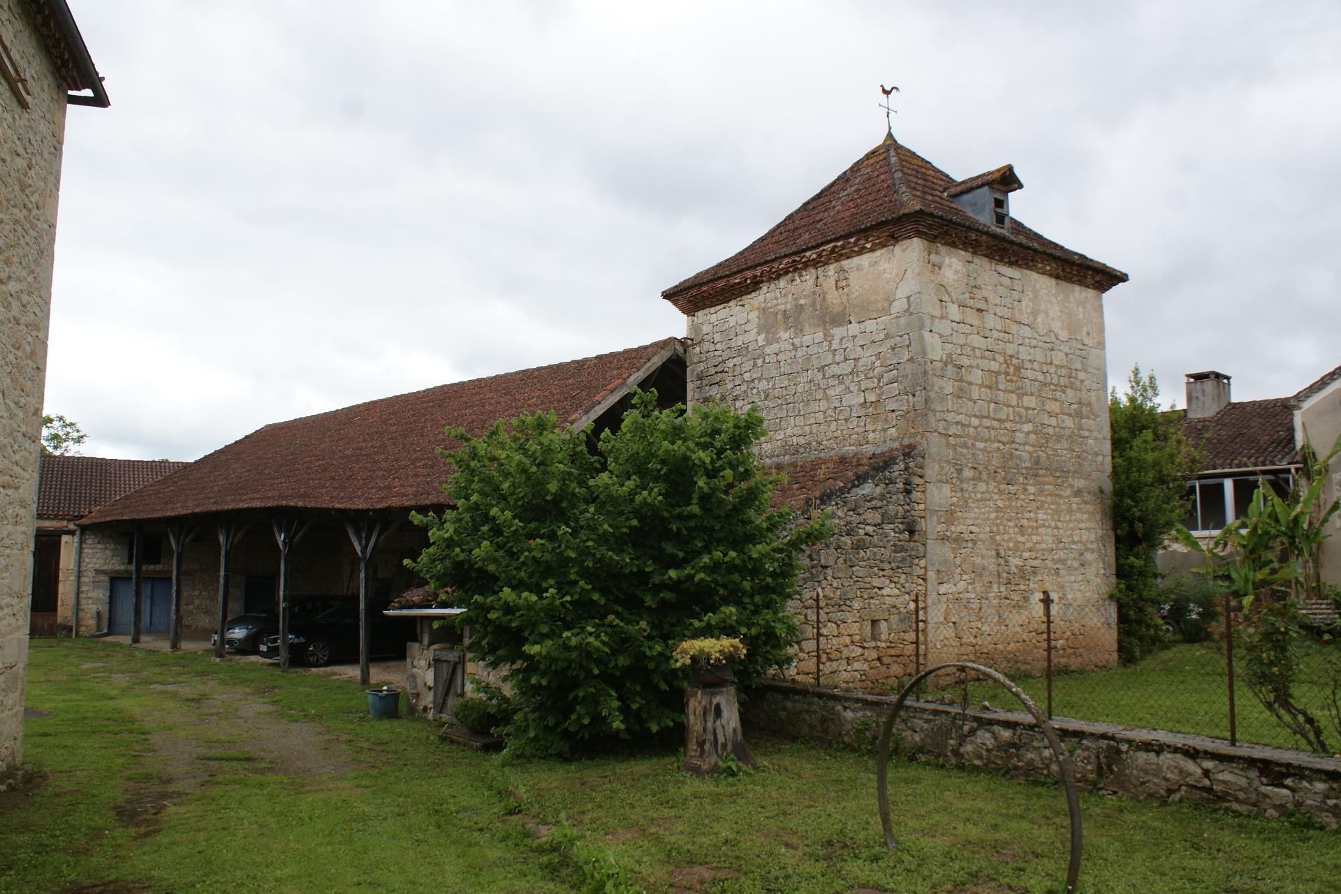 Character Village House With Outbuildings On 2697 M² Of Enclosed Land With Well.