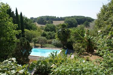 Character house with swimming pool, garage, garden and beautiful view. Located in a quiet hamlet.