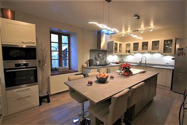 Delightful Townhome nestled at the heart of a renowned Xiii th C. Bastide village in the Dordogne