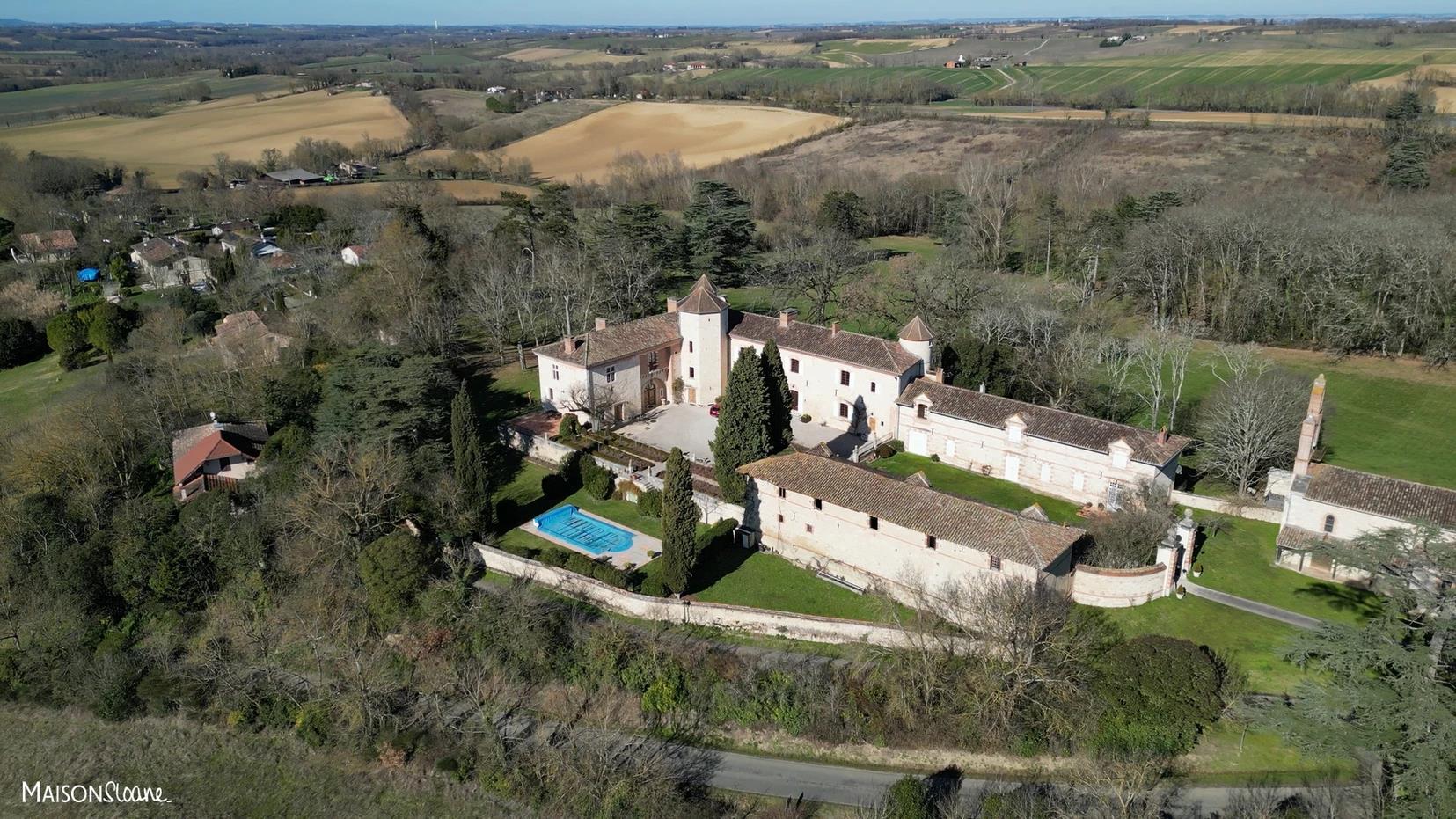 Impeccably renovated castle in the Gers