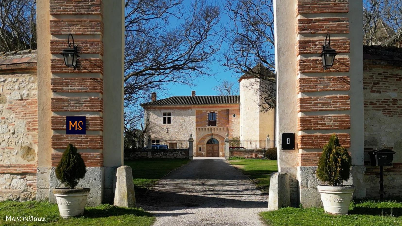 Impeccably renovated castle in the Gers