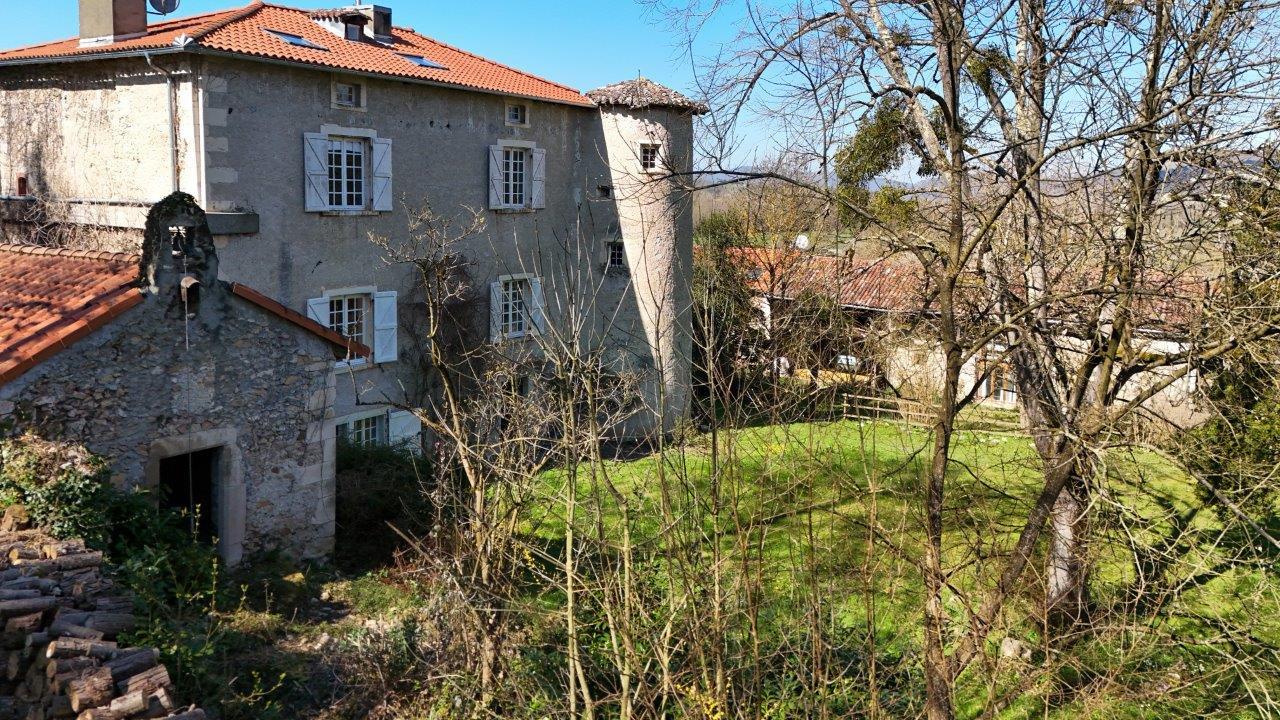 Castle + Renovated Barn in Cassagne