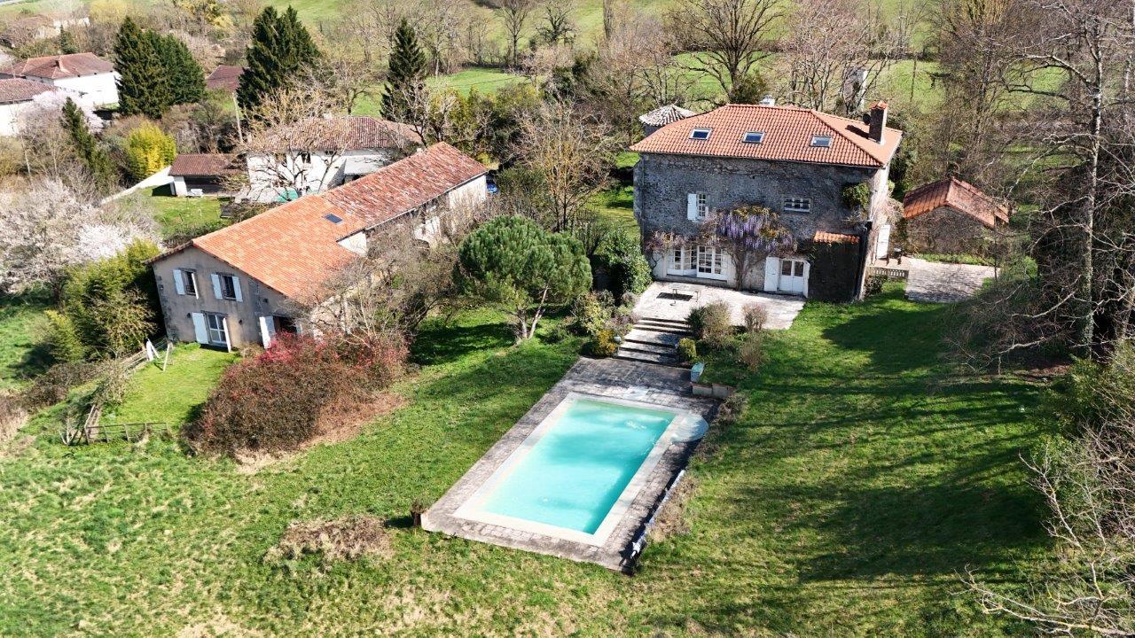 Castle + Renovated Barn in Cassagne