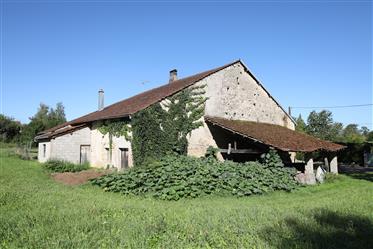 Characterful farmhouse with 2.5 ha of land