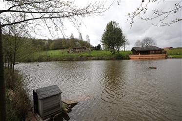 Fantastic property with lake, chalet and stables on 2.5 ha