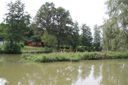 Propriété idyllique au bord du lac avec maison de pêcheur 