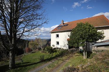 Farmhouse in a beautiful secluded and panoramic location with 2 ha