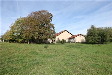 Charming property with 9 ha of land and 3 ponds  