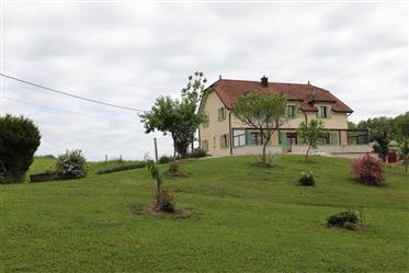 Agricultural estate with 64 ha of land