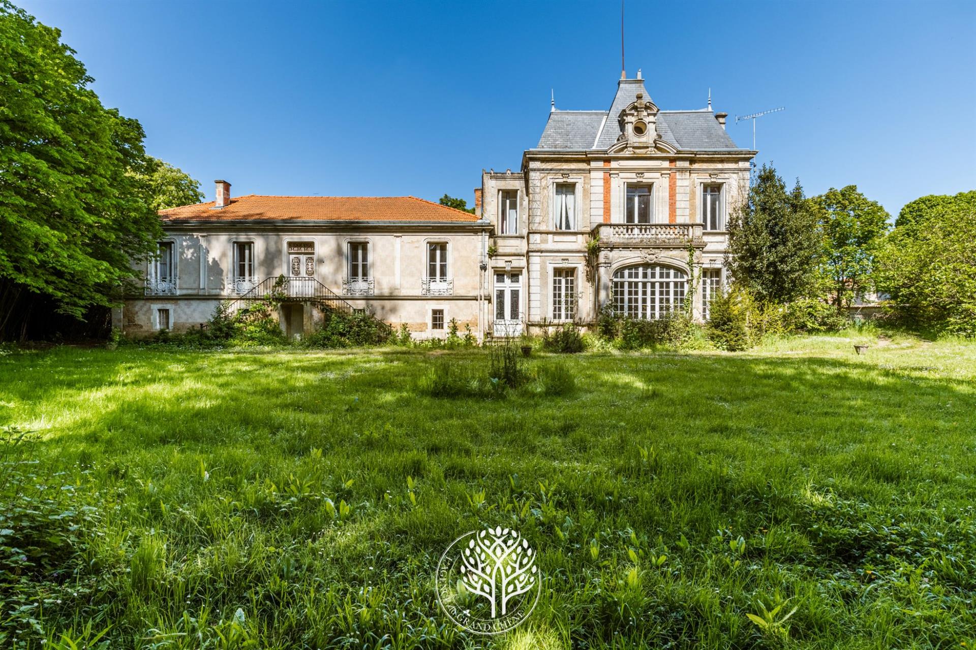 Bourgeois and Authentic Property near La Rochelle