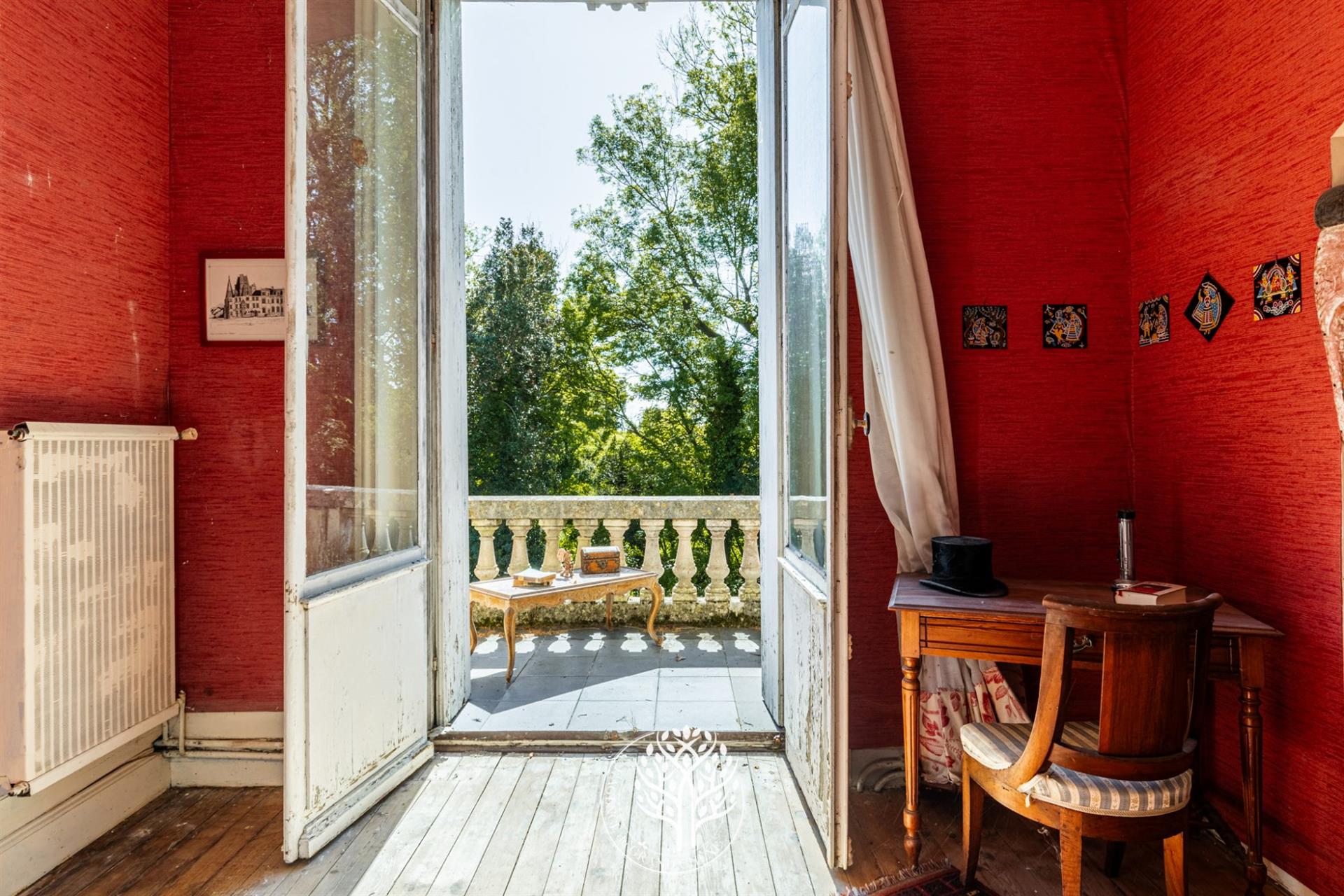 Bourgeois and Authentic Property near La Rochelle