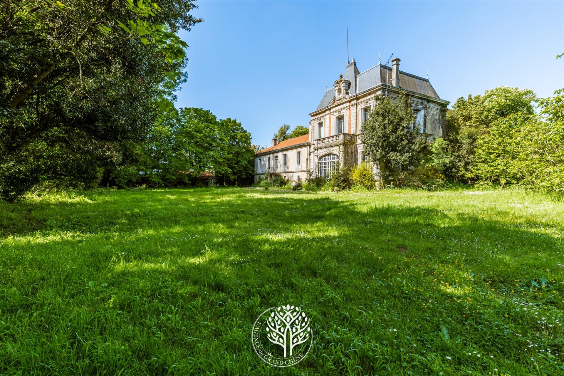 Bourgeois and Authentic Property near La Rochelle