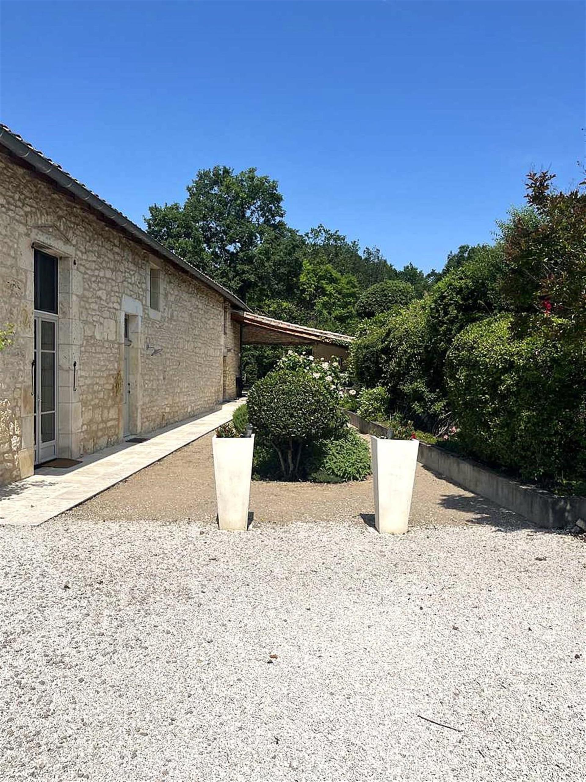 Sale Country house 300 m² in Gaillac 695 000 €